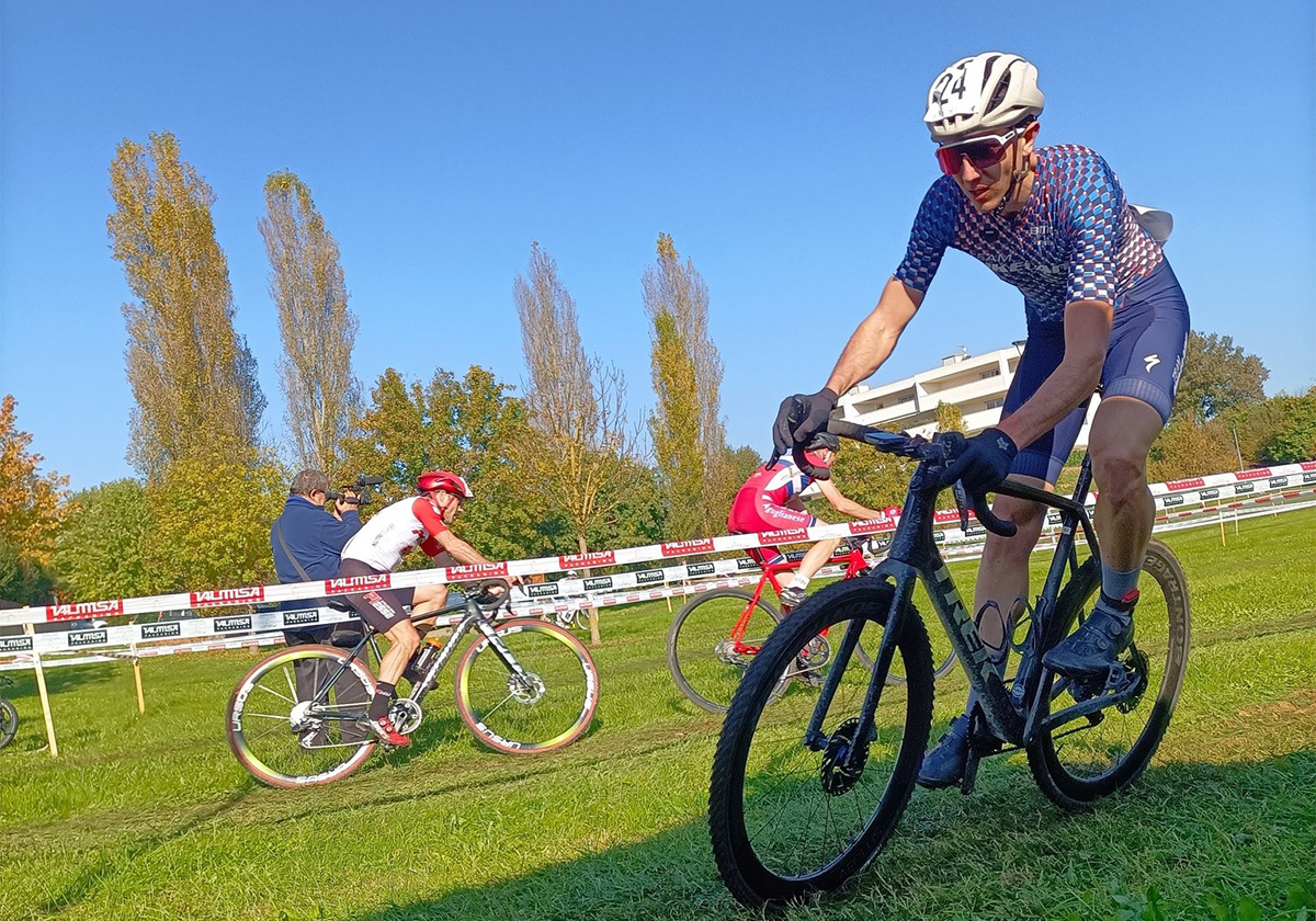 Mattia Zoccolanti del Bikeland in azione