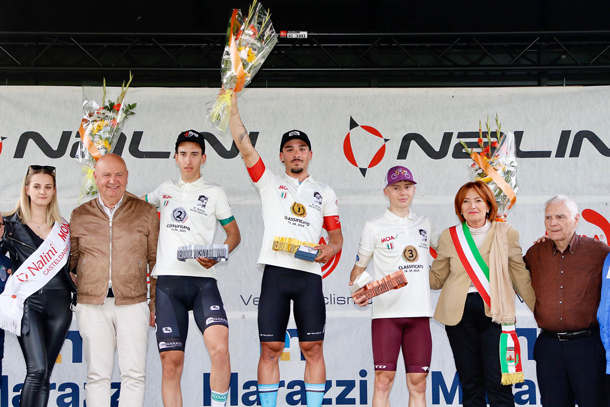 Il podio del Memorial Vincenzo Mantovani 2025 (foto Photobicicailotto)