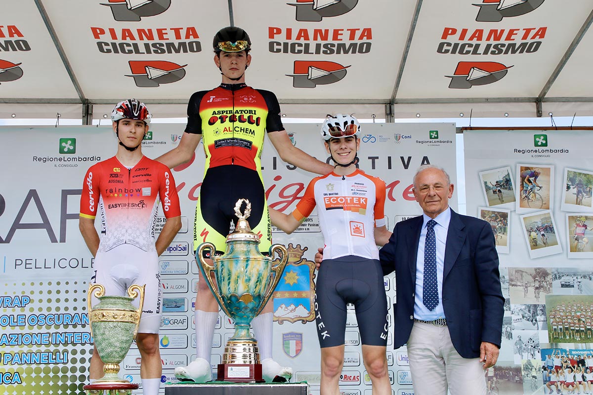 Il podio di Camignone (foto Photobicicailotto)